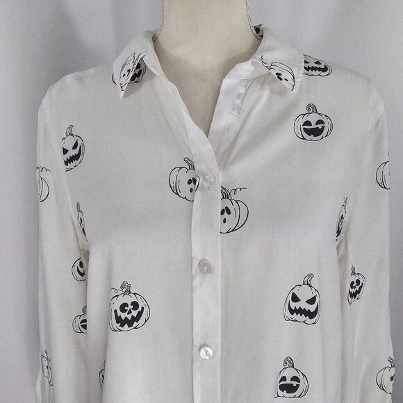 Women's White & Black Pumpkin Print Rayon Button Front Blouse Size M NWOT - Picture 3 of 13